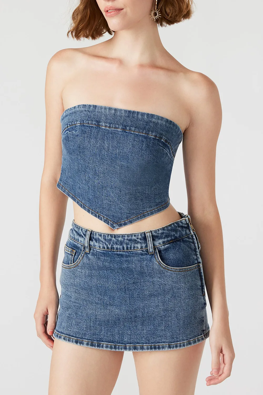 SLEEVELESS DENIM TOP