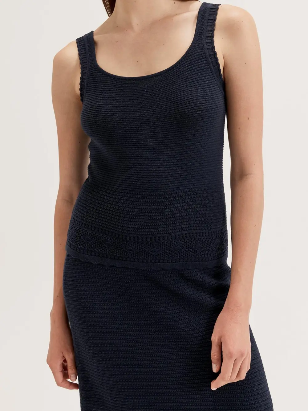 Mercerised Cotton Scoop Neck Tee in Black