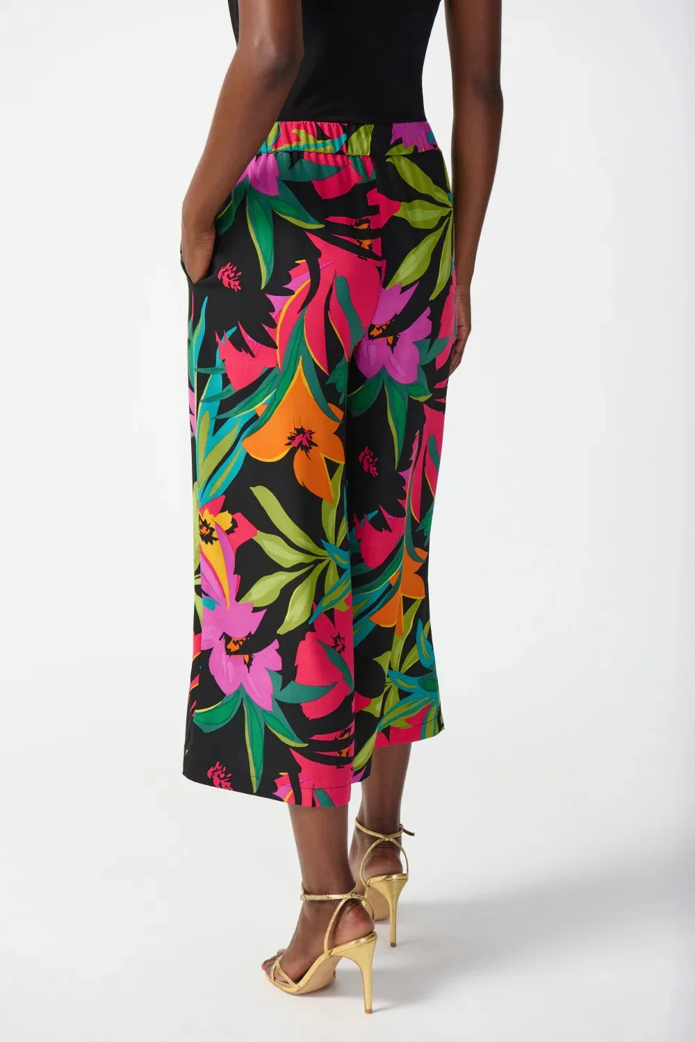 Tropical Print Off - Shoulder Cropped Pants