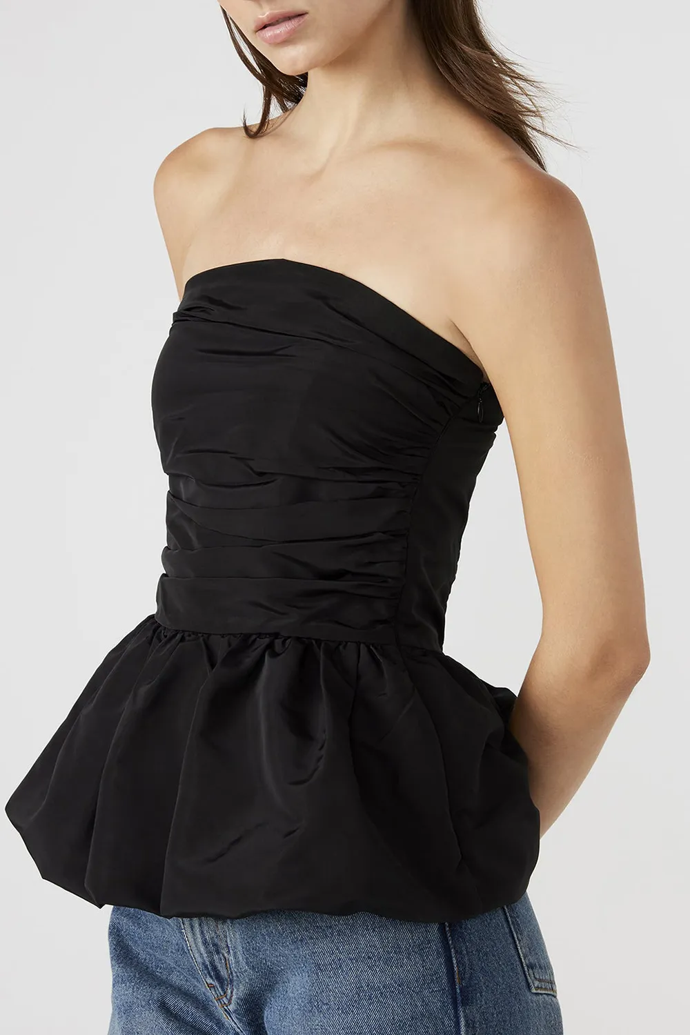 STRAIGHT NECK TOP BLACK