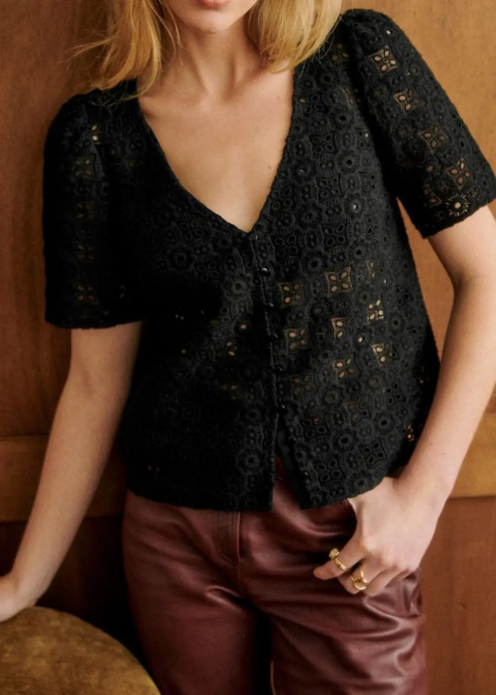 Short Sleeved Recursive Hollow Solid Color Top