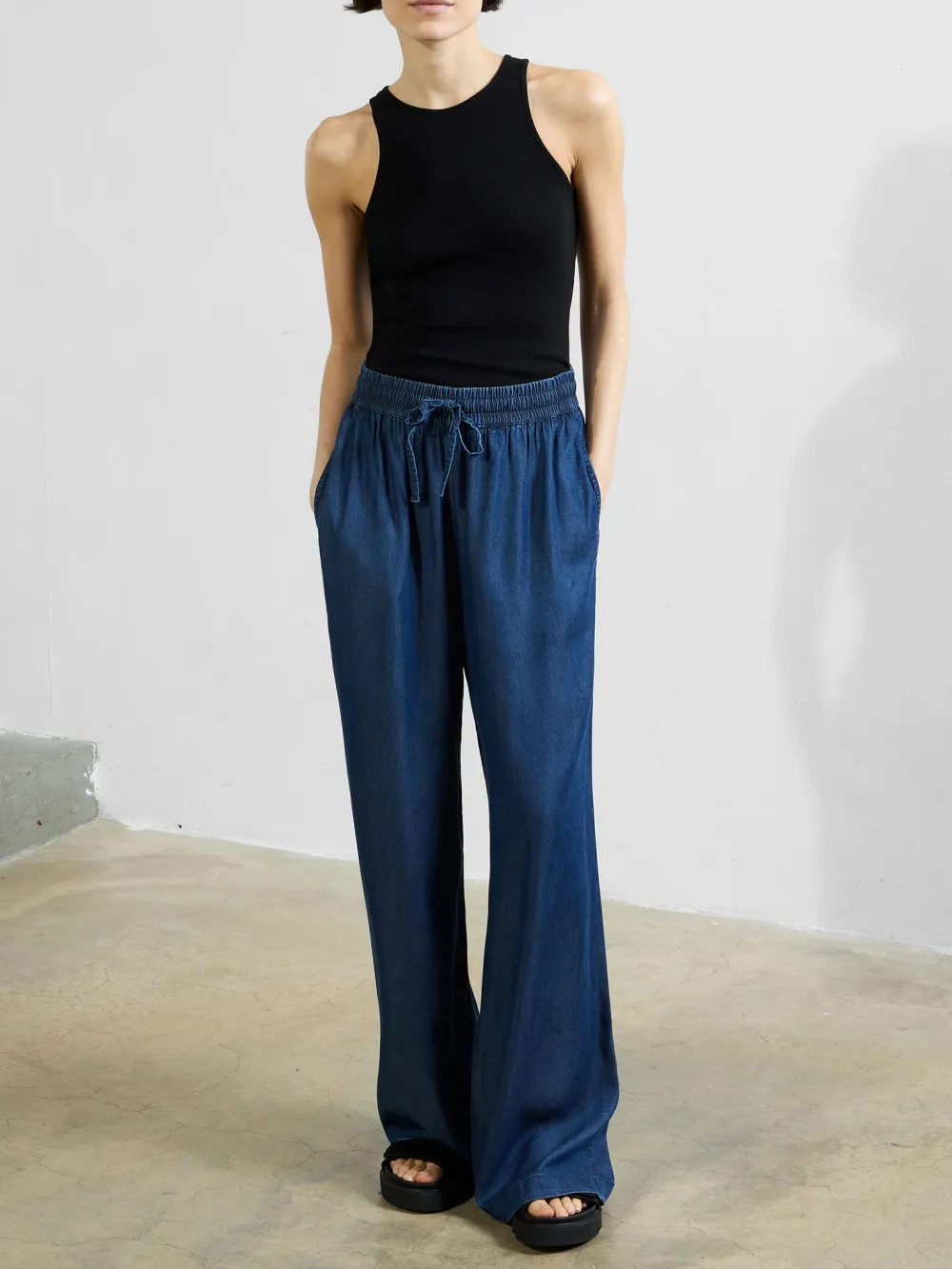 Casual And Versatile Elastic Waist Trousers