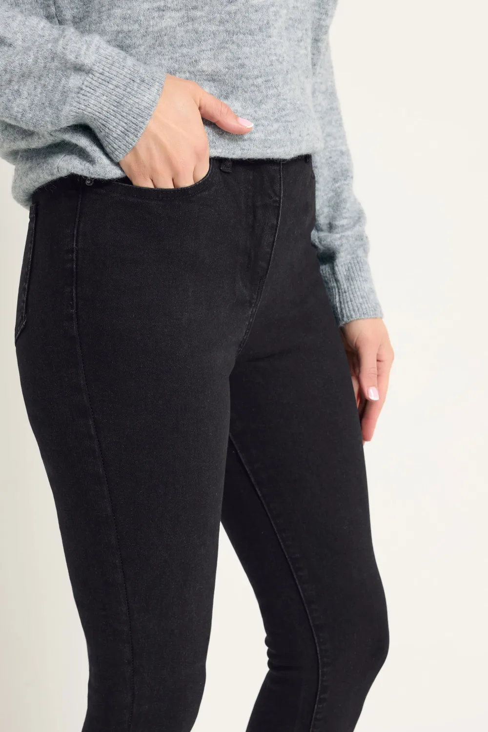 Pocketed Classic Skinny Jeans