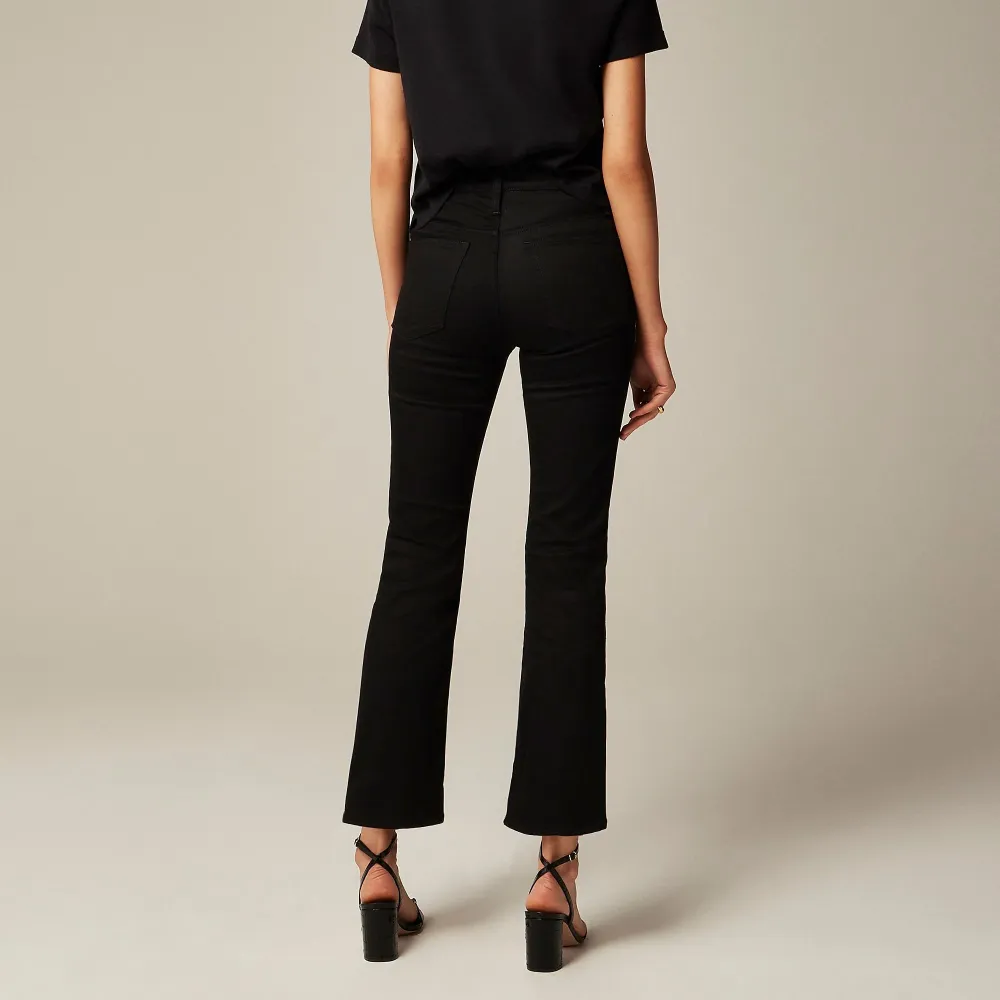 Mid-Rise Stretch Cropped Kickout Jeans