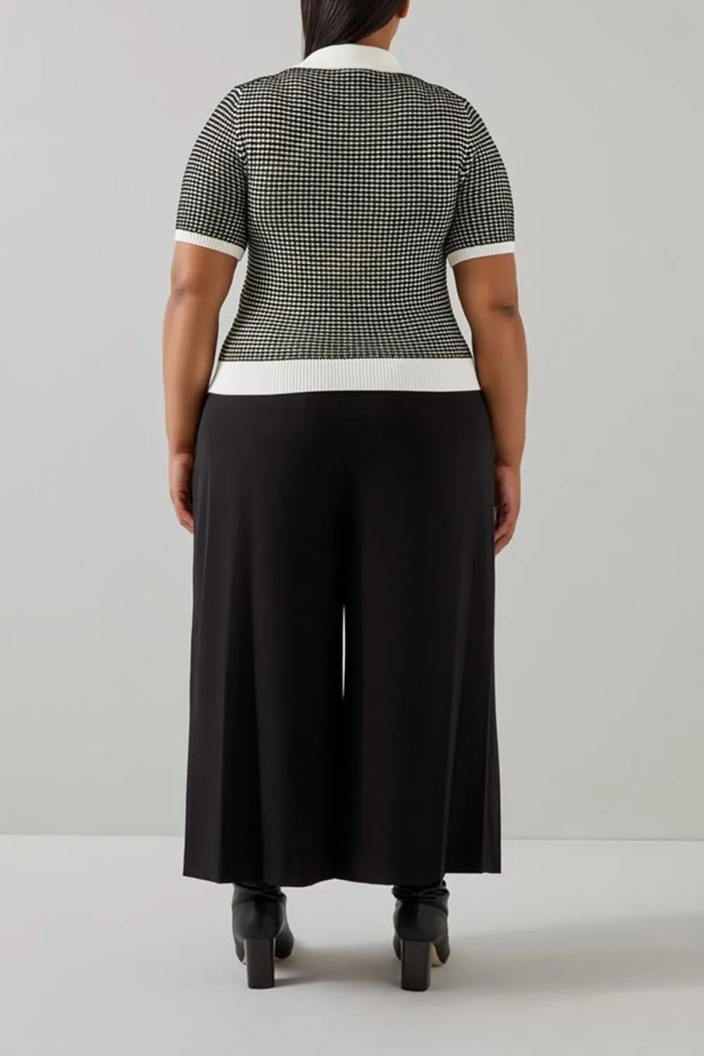 Black Cream Checkered Polo Collar Short Sleeve Knit