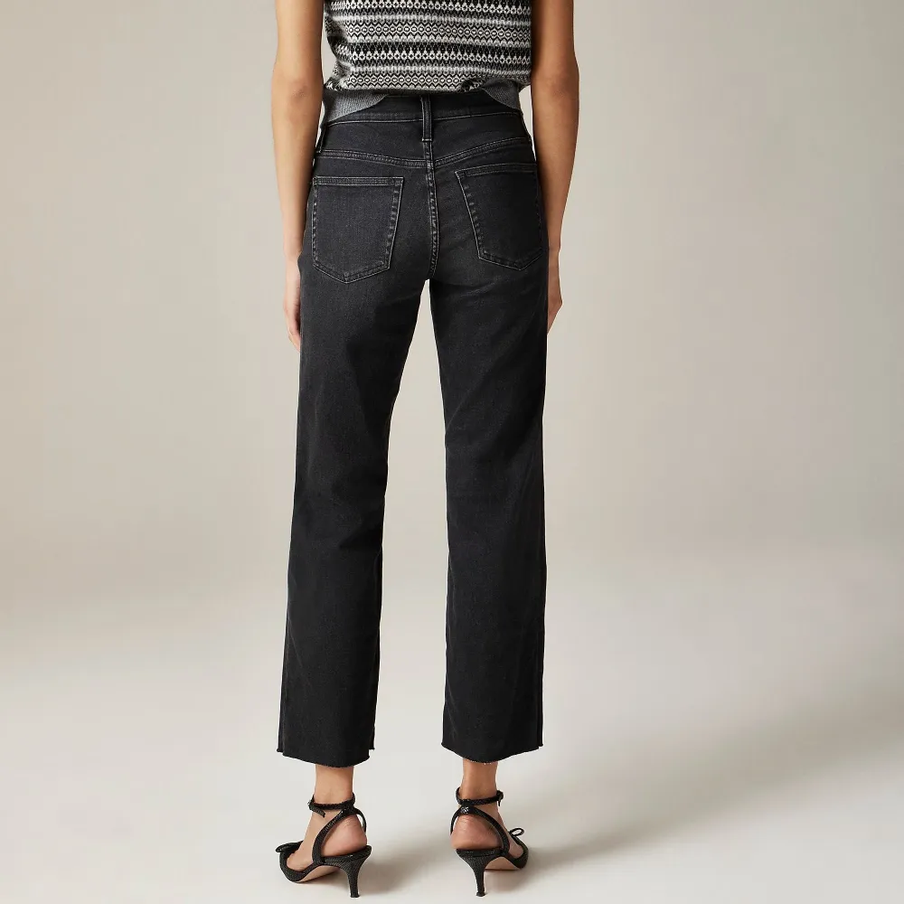Mid-Rise Stretch Cropped Kickout Jeans