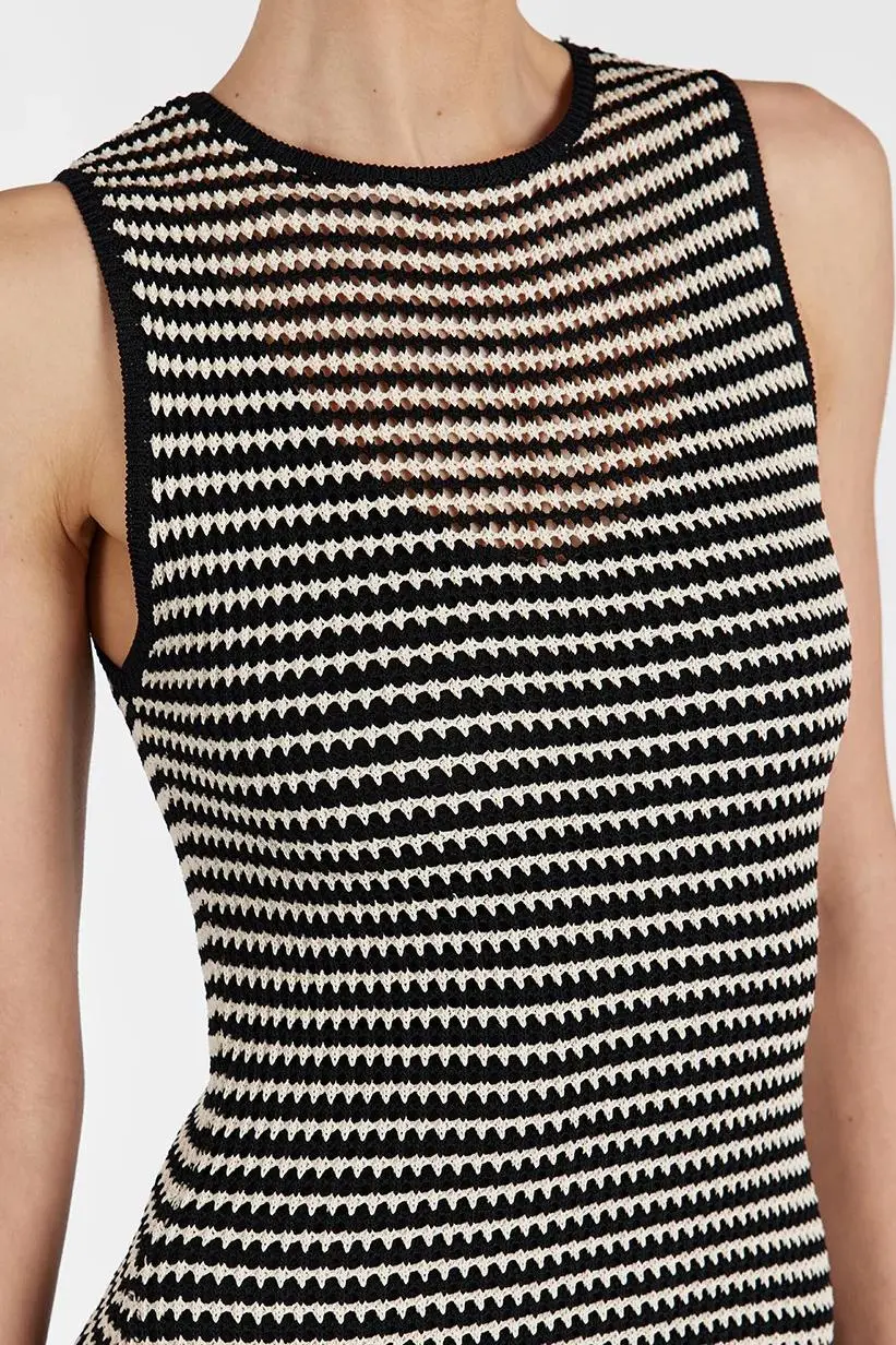 BLACK SLEEVELESS MAXI DRESS