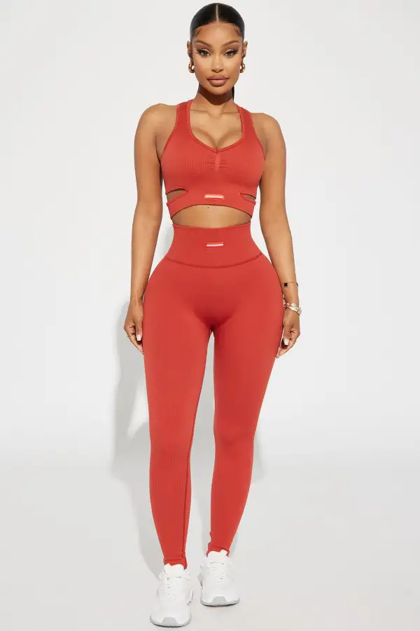 Roxane Ribbed Seamless Active Sports Bra - Rust