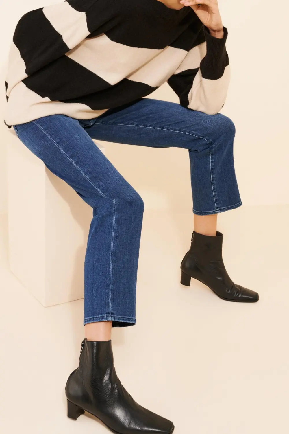 Le Sleek Straight-Leg Jeans