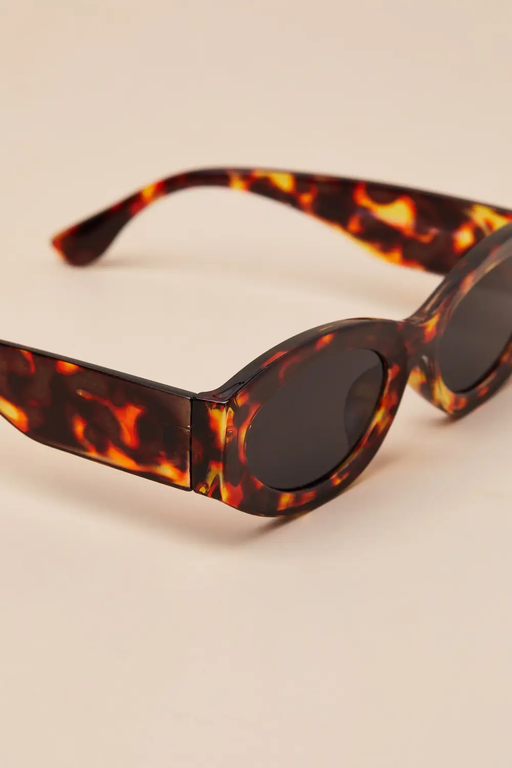 Personalized And Cool Retro Literary Ladies Sunglasses