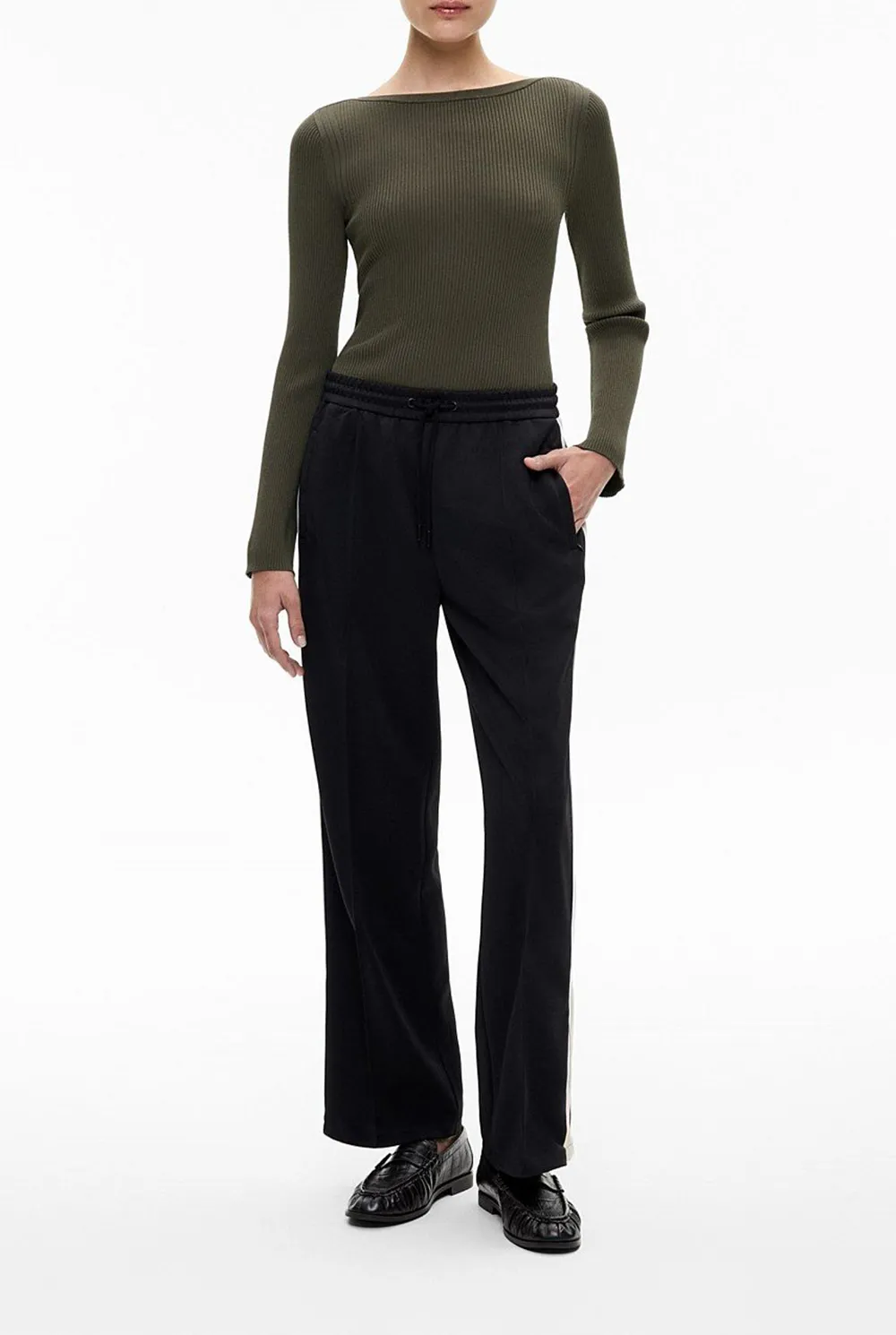 Fitted And Warm Knitted Sweater With Boat Neck