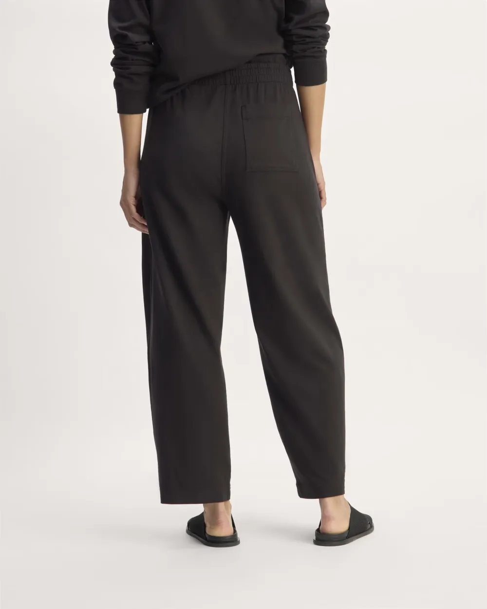 The Off-Duty Barrel Pant