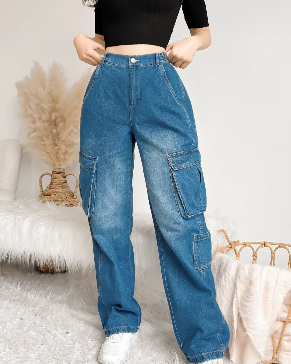 DELILAH HIGH WAISTED CARGO JEANS (MEDIUM WASH)