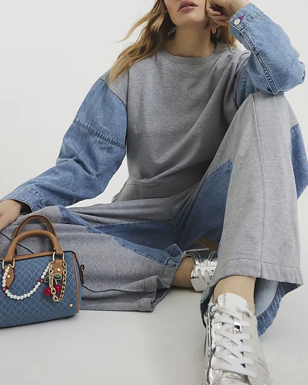 Designer Sleeve Round Neck Women's Sweatshirts