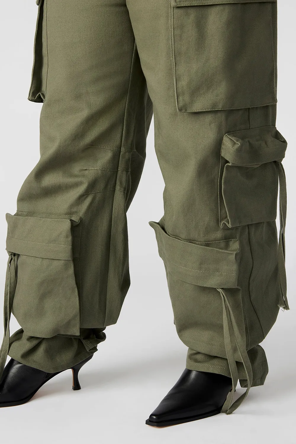 MID CARGO PANT BLACK