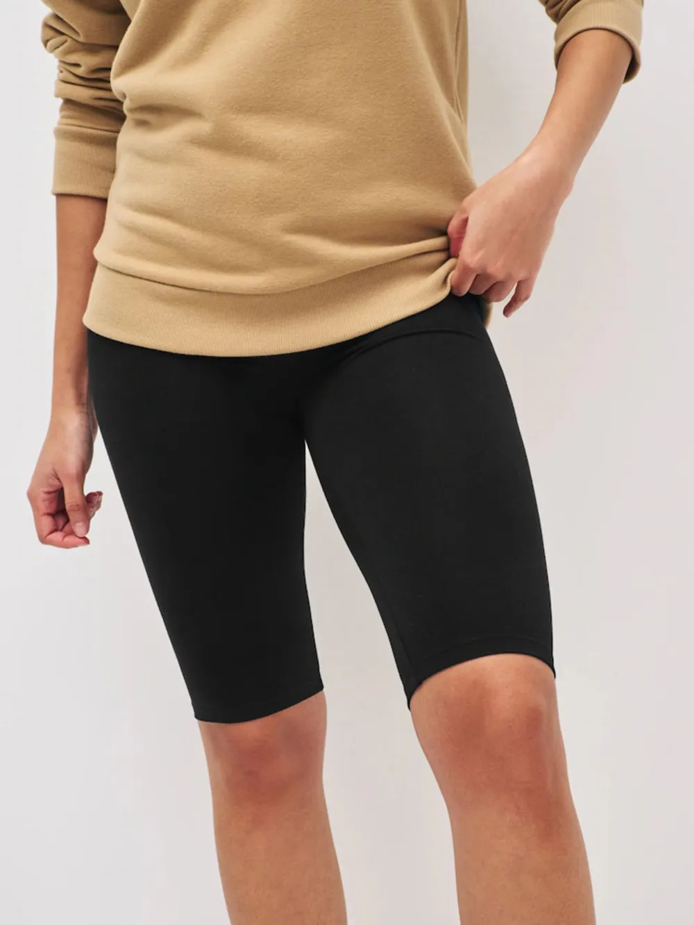 Black Basic Minimalist Form-Fitting Shorts