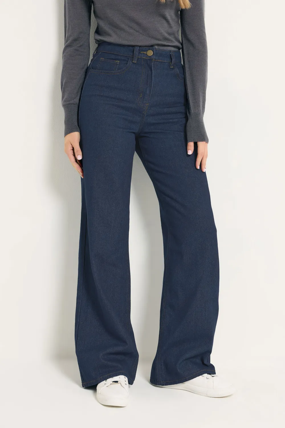 Classic High Rise Jeans with Side Pockets