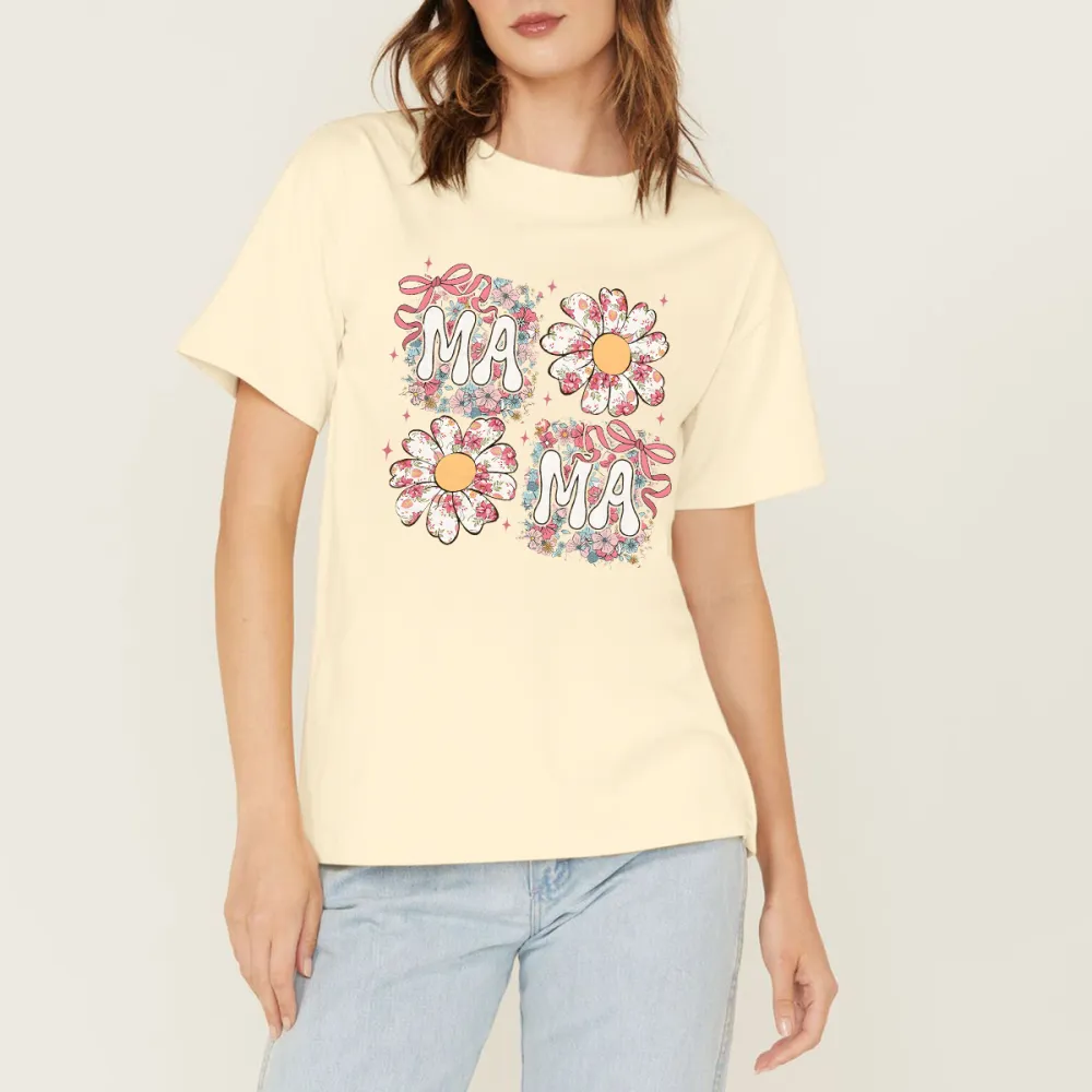 Mama, Casual T-Shirt With Daisy Flower Pattern With Pink And White Details.