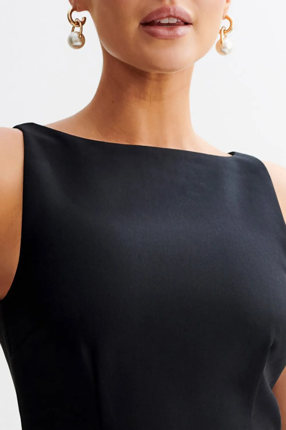 Sleeveless Suiting Top