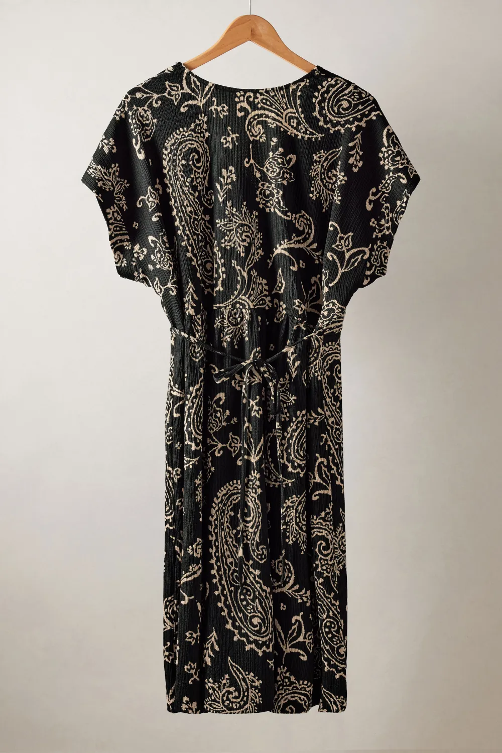 EVANS Curve Black Paisley Print Crepe Midi Dress