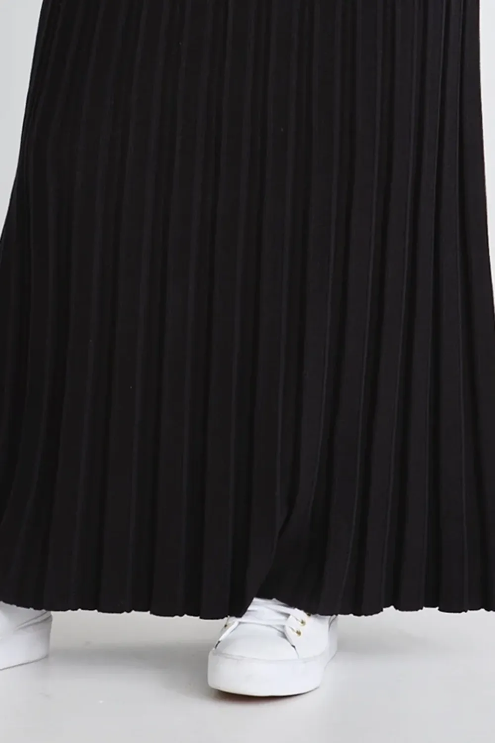Black Pleated Knit Maxi Skirt