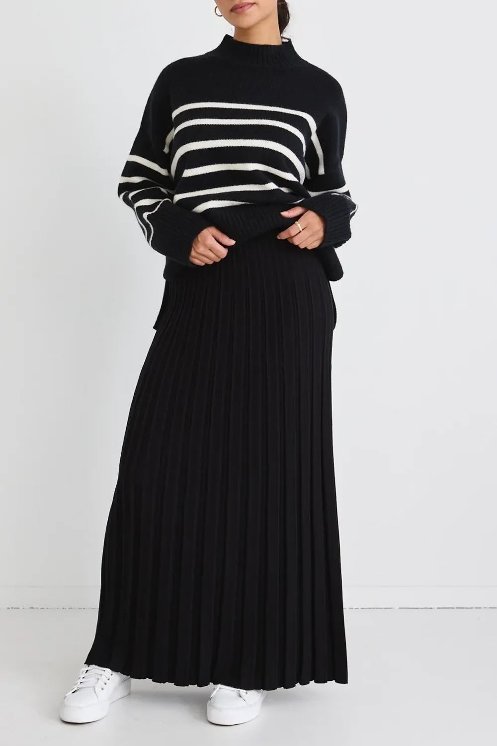 Black Pleated Knit Maxi Skirt