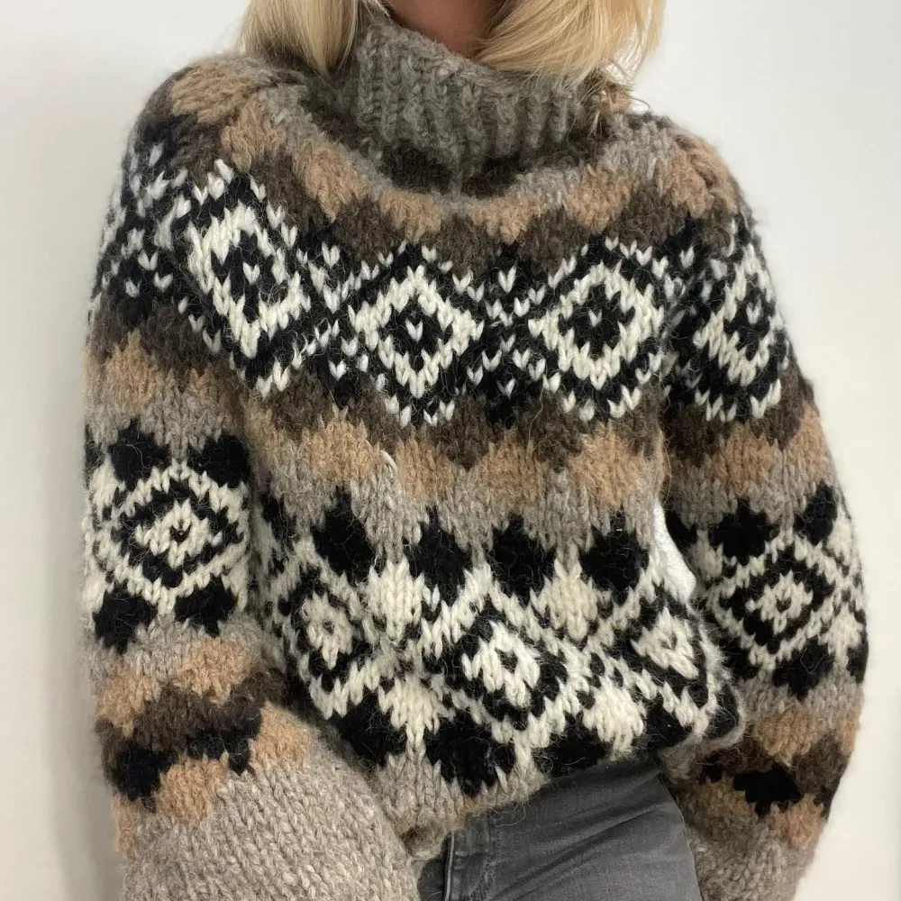 Geometric Contrast Jacquard Mid Neck Sweater