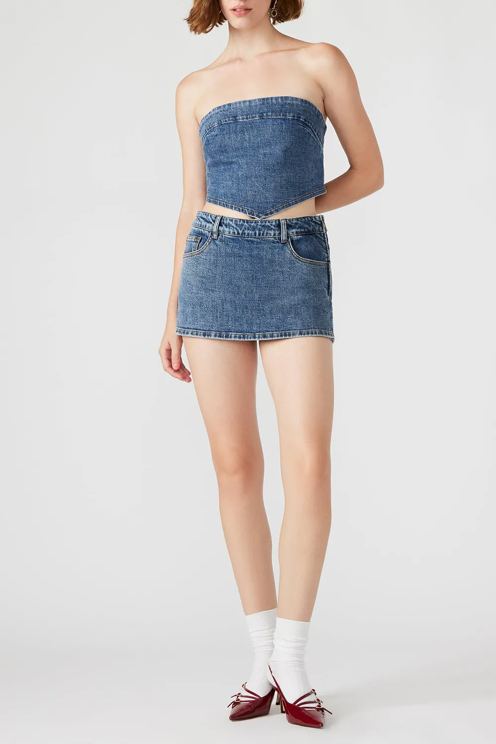 SLEEVELESS DENIM TOP