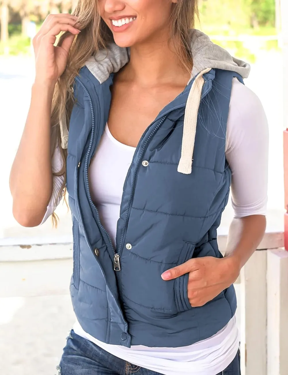 Women's Slim Sleeveless Quilted Removable Hooded Winter Puffer Vest Coat