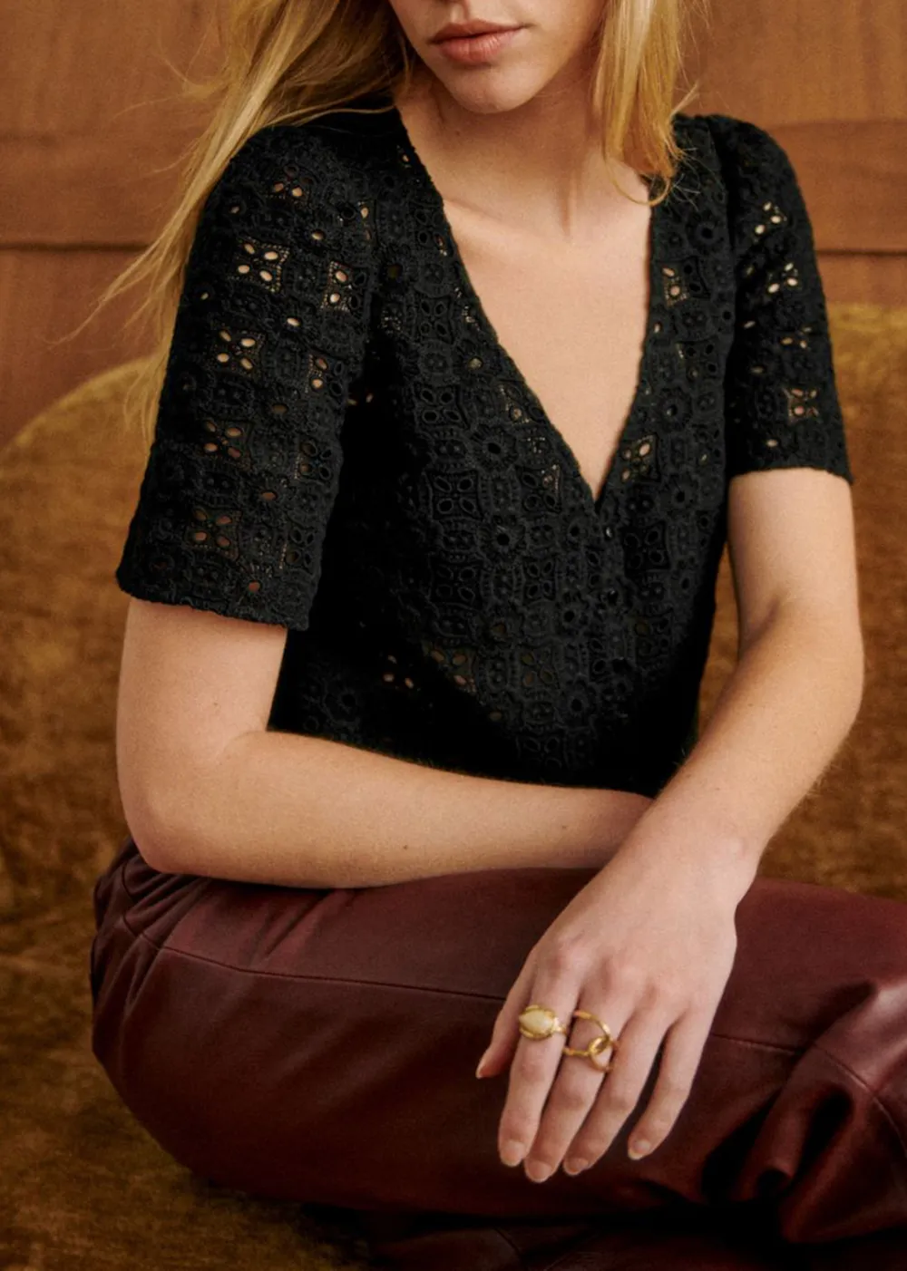 Short Sleeved Recursive Hollow Solid Color Top