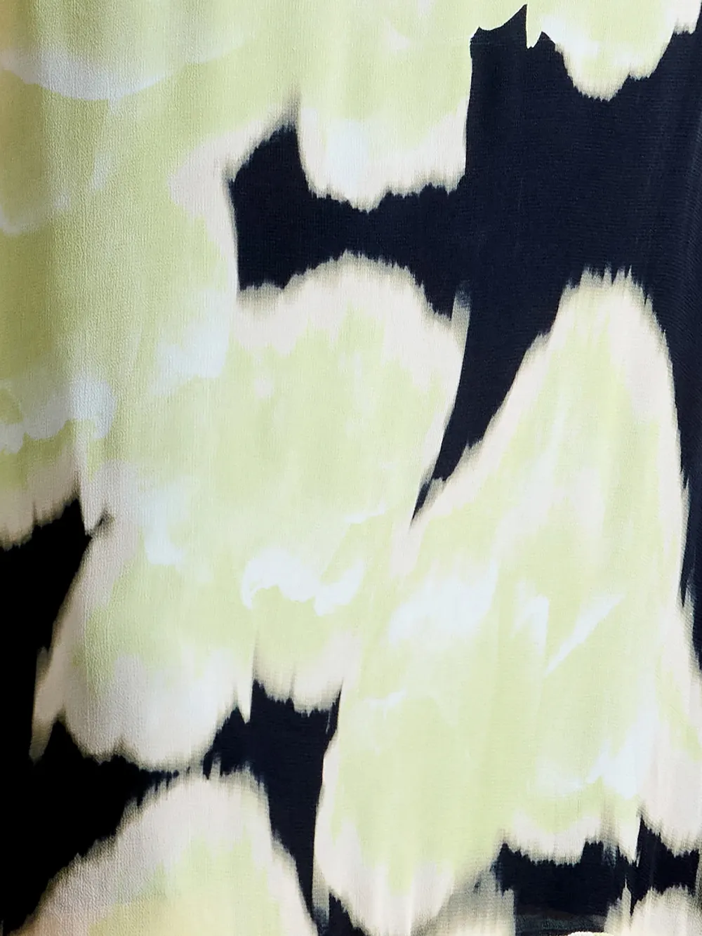 Breathable Flowing Chiffon Dress With Ruffle Sleeves