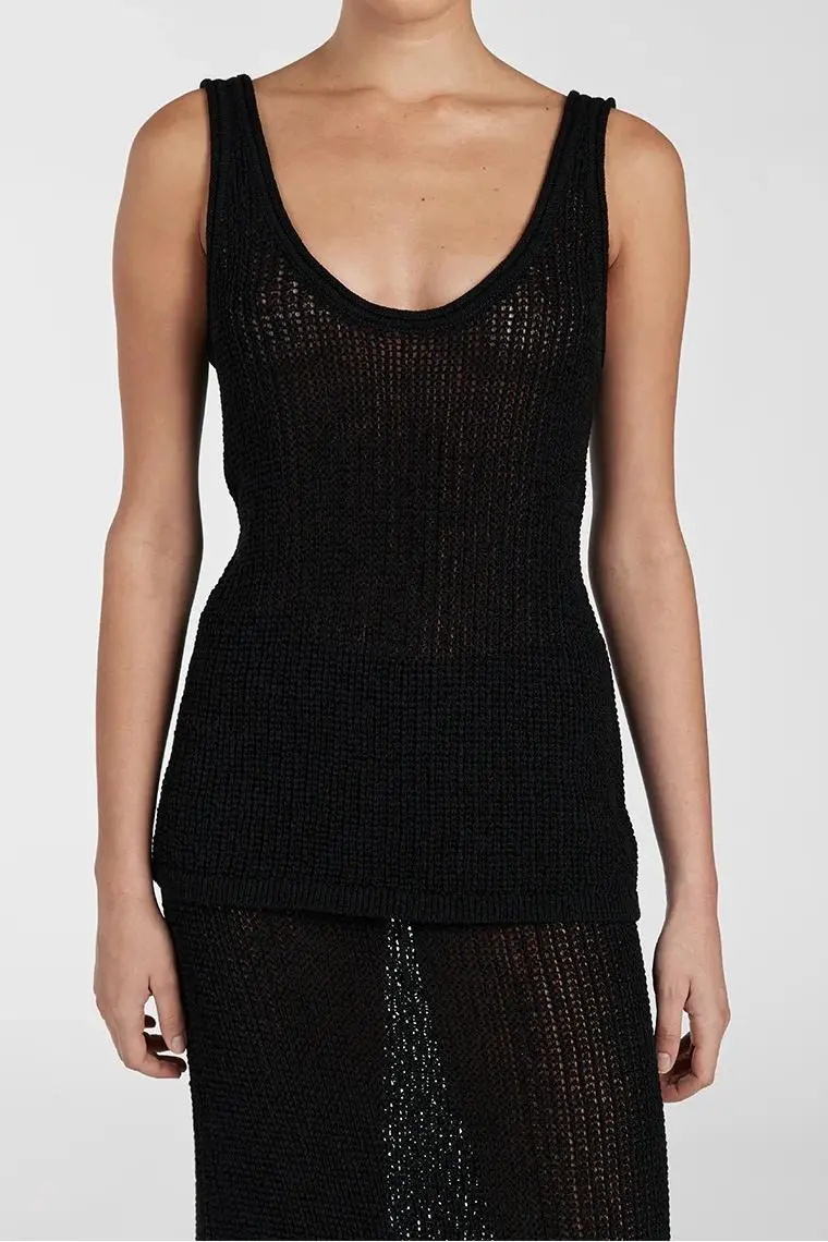 BLACK SCOOP CROCHET TANK