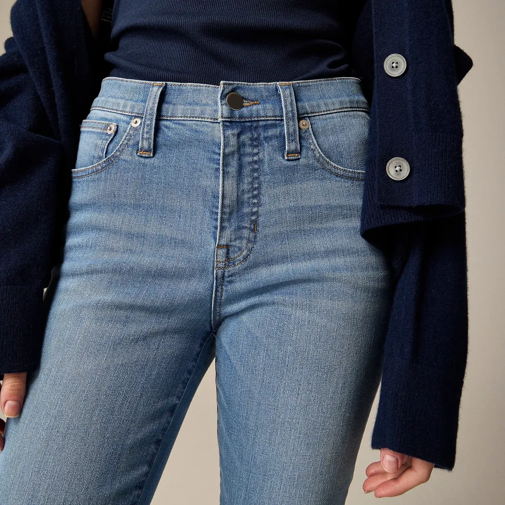 Mid-Rise Stretch Cropped Kickout Jeans