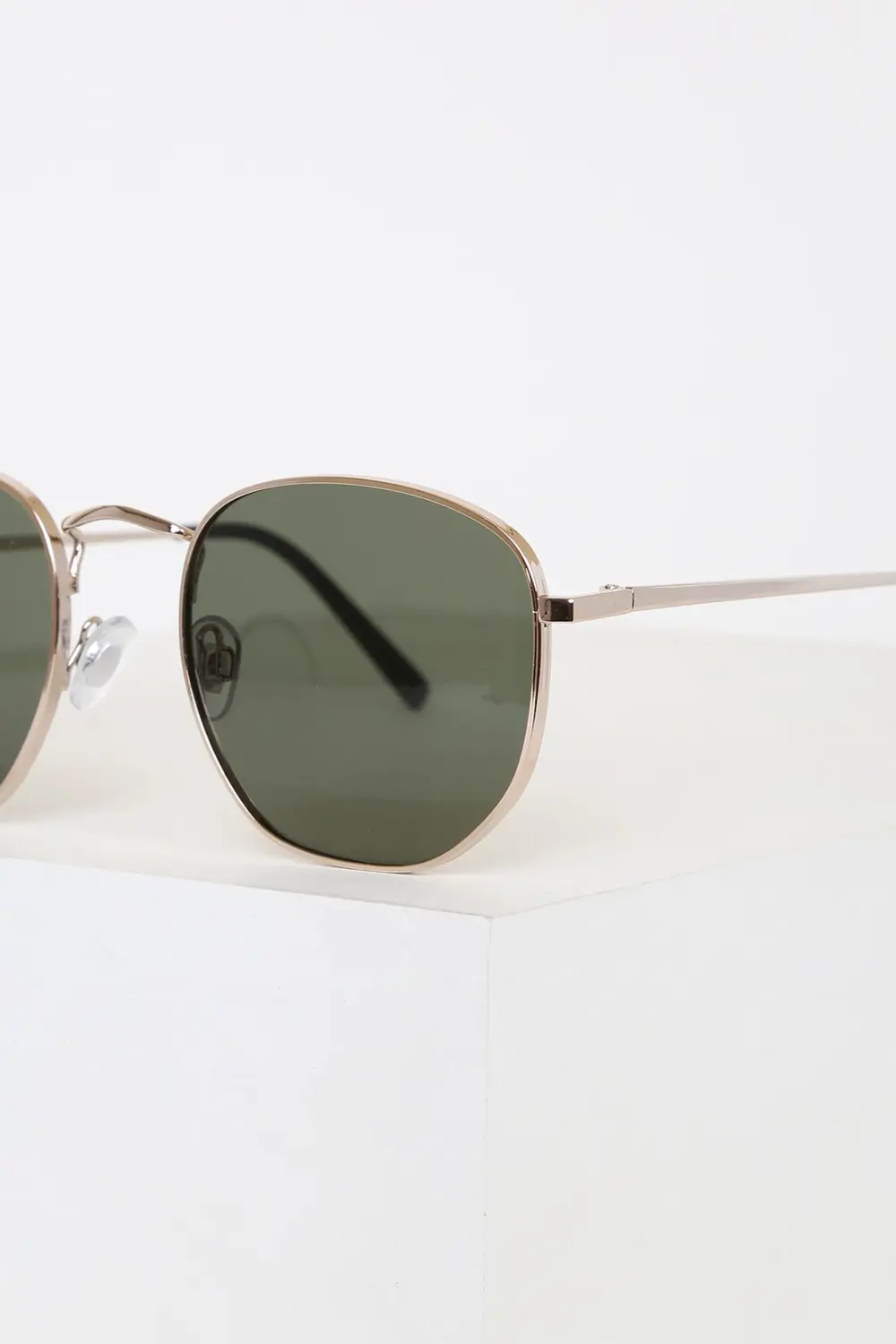 Fashionable And Versatile Golden Hexagonal Sunglasses