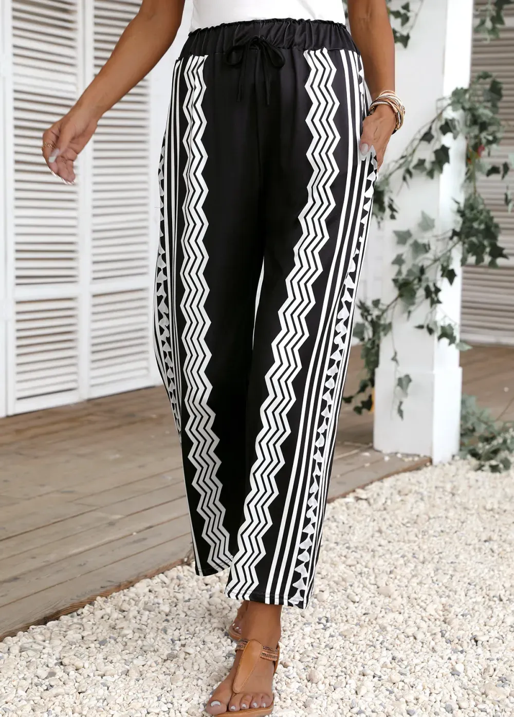 Black Pocket Geometric Print Regular Elastic Waist Pants