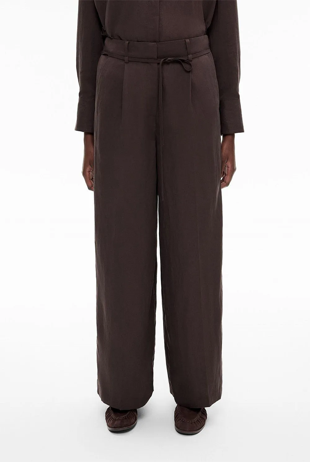 High-Waisted Slimming Wide-Leg Pants With A Belt