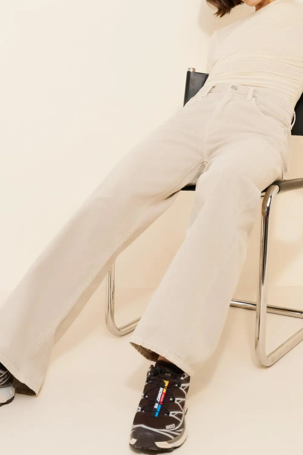 Low Curve Barrel Jeans