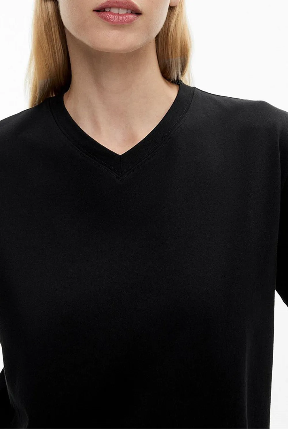 Ladies' V-Neck T-Shirt With Straight Shoulders