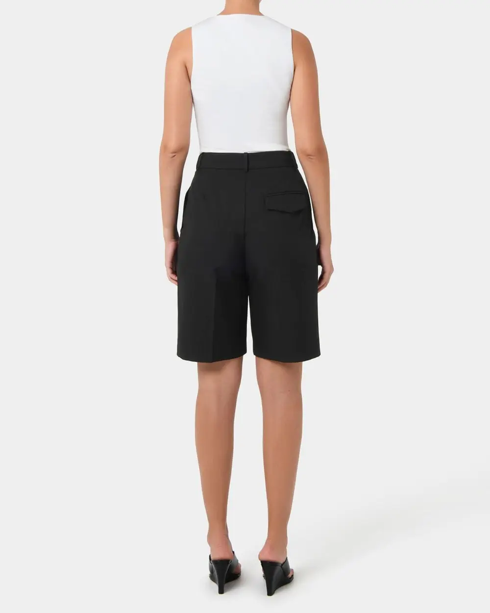 Tailored Mid-rise Bermuda Short