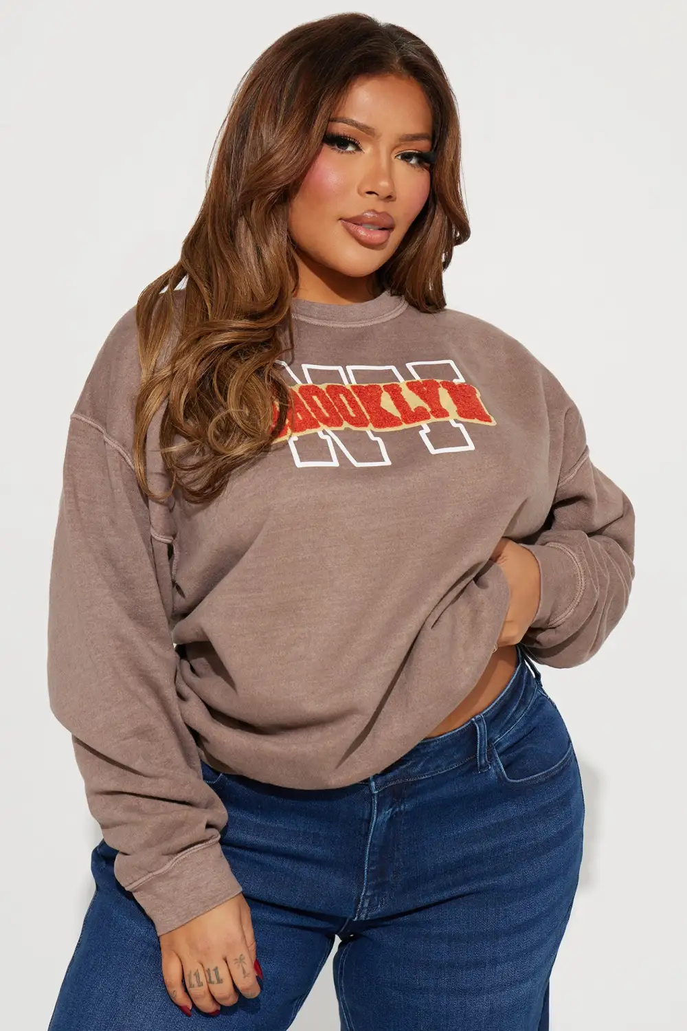 Brooklyn Chenille Patch Sweatshirt - Brown/combo
