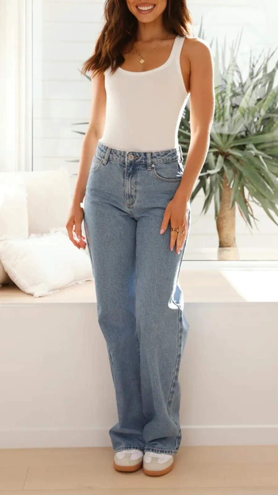 Mid-Rise Loose-Fitting Jeans