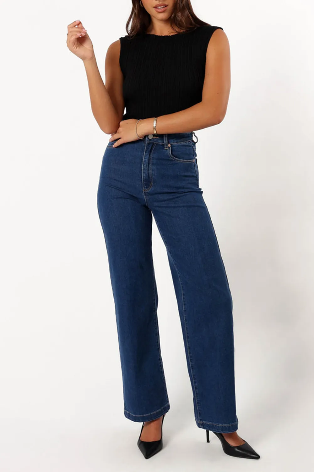 BLACK AND WHITE KNITTED VEST