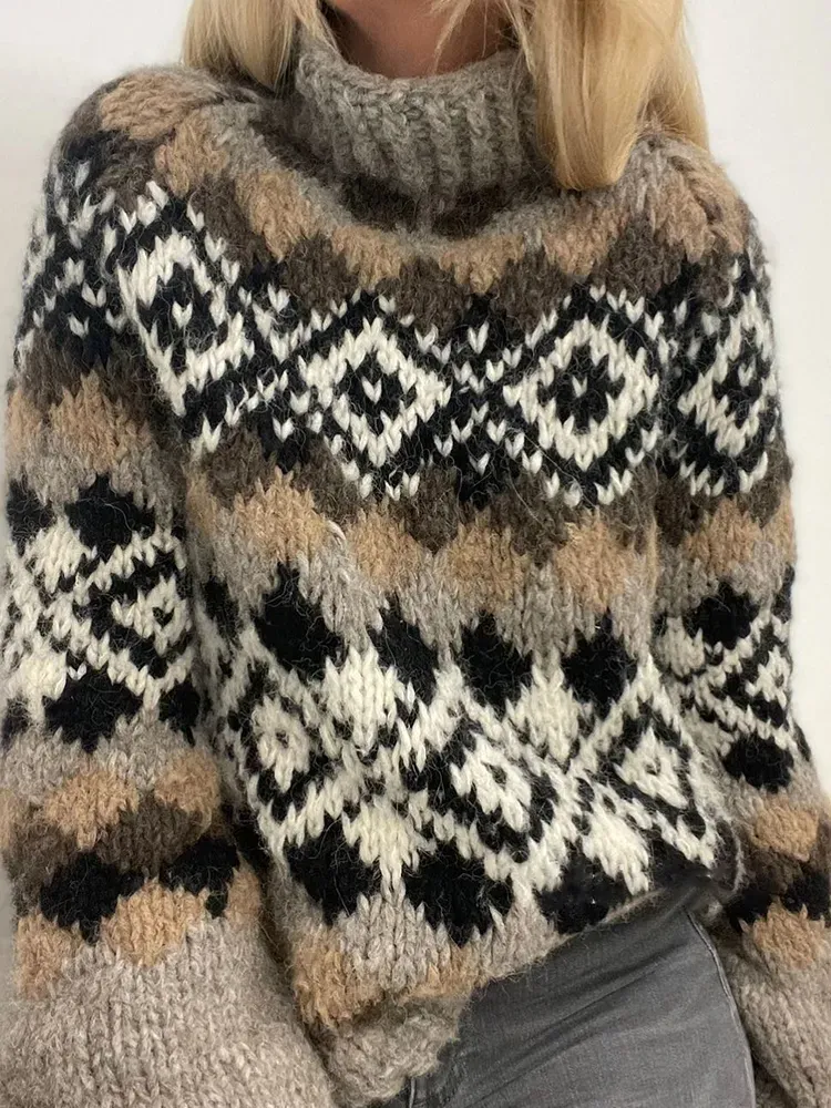 Geometric Contrast Jacquard Mid Neck Sweater