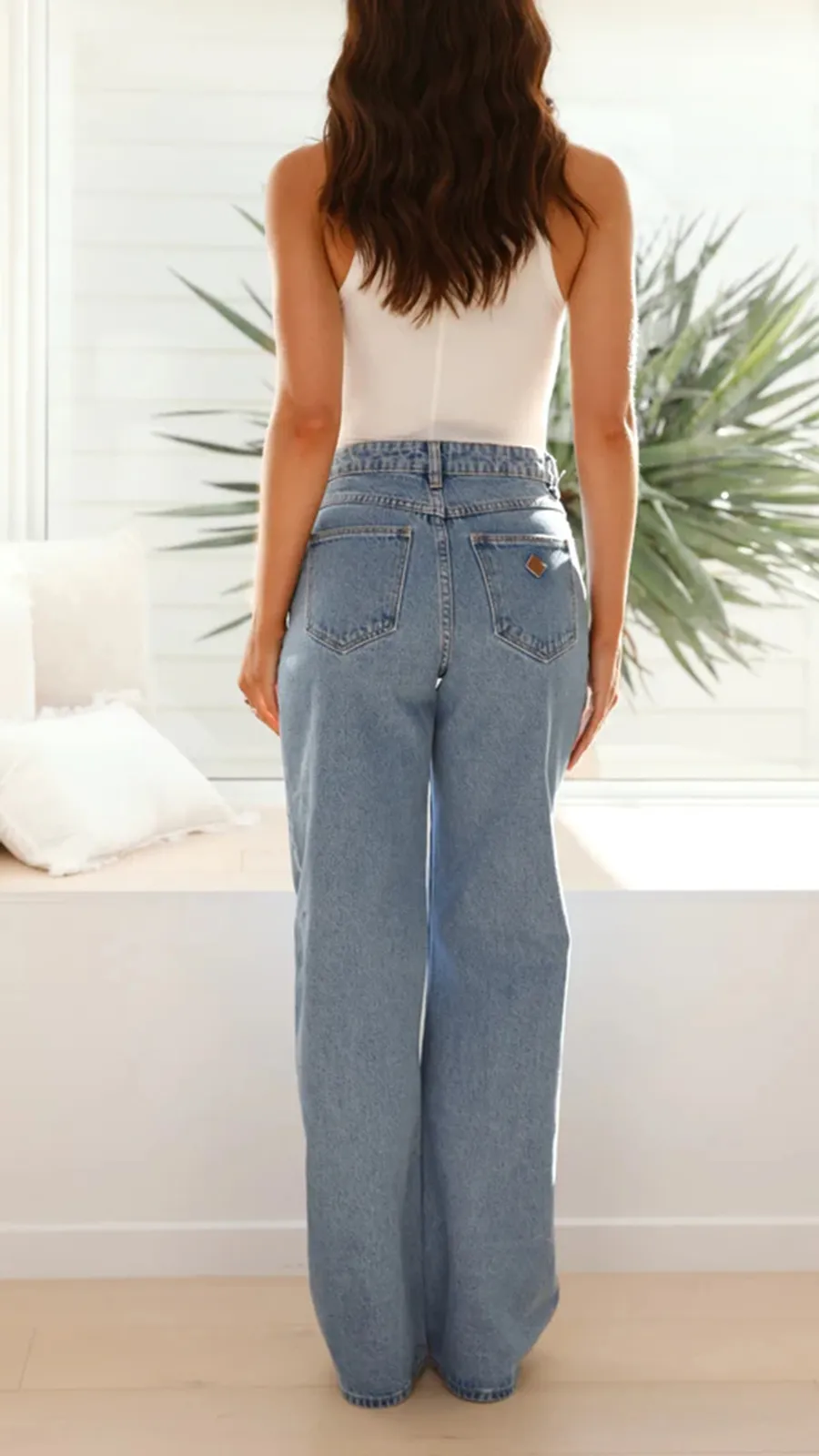 Mid-Rise Loose-Fitting Jeans