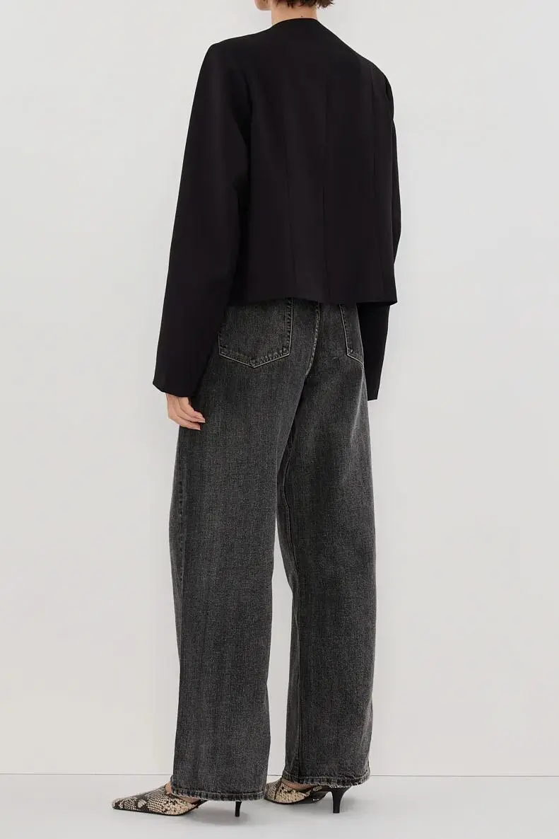 BLACK CROPPED BLAZER