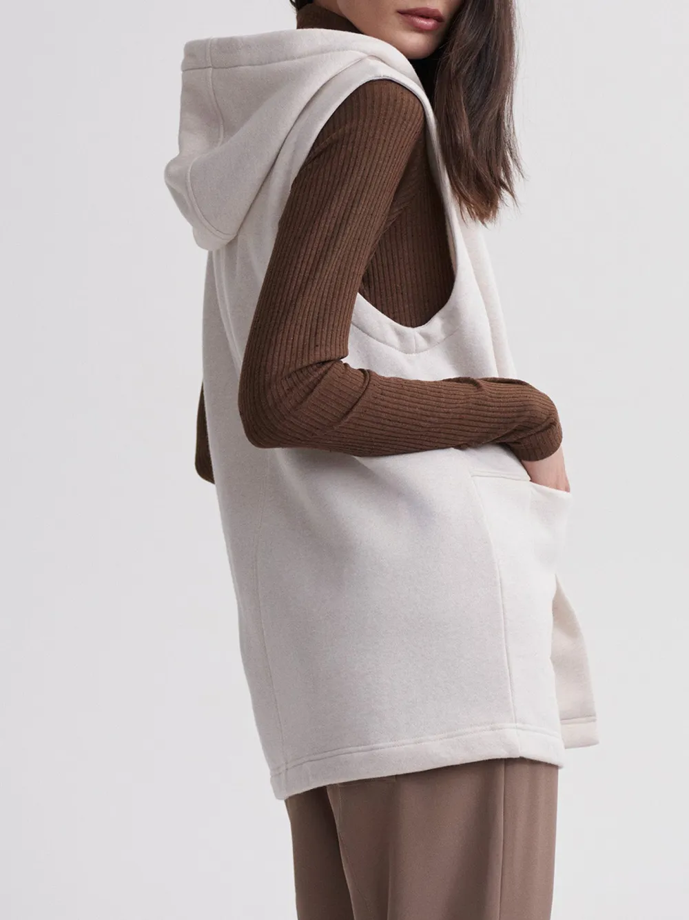 Elegant Sleeveless Buttoned Pocketed Sweatshirt