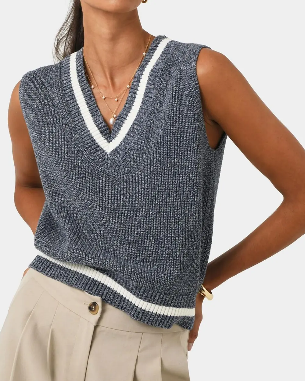 Sleeveless Design V-neck Knit