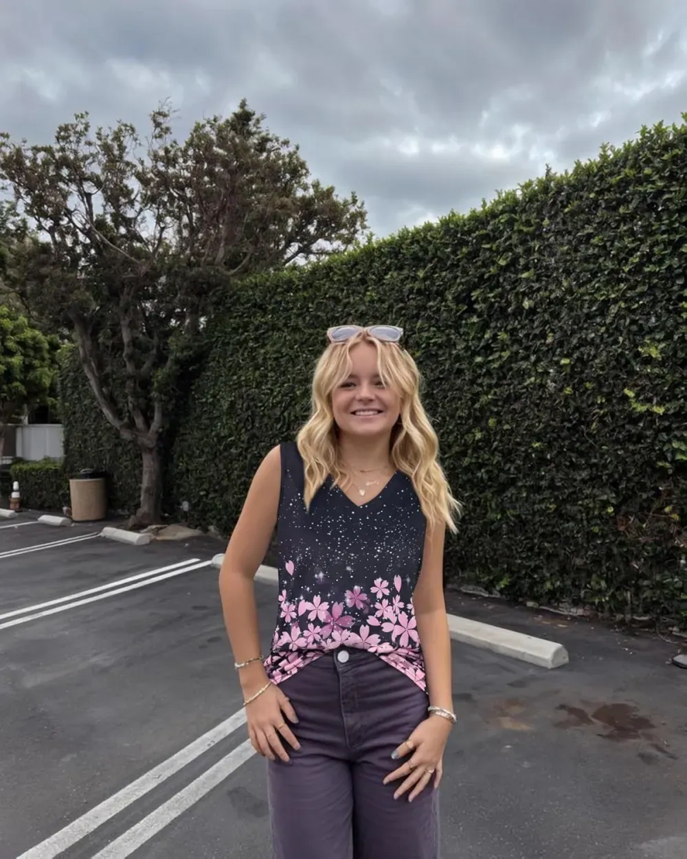 Summer Tops for Women Sleeveless V Neck Tshirt Loose Fit Casual Tank Tunic Blouse