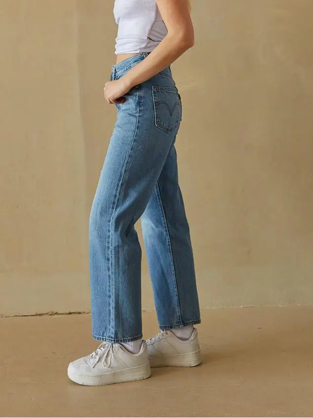 Levi's Ribcage Straight Ankle Jeans In The Middle
