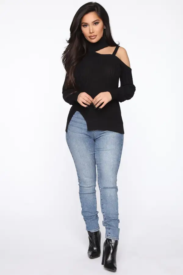 Keeping Me Away From The Cold Sweater - Black